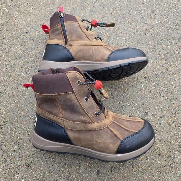 UGG Kids Boots in Brown and Black - Picture 10 of 12